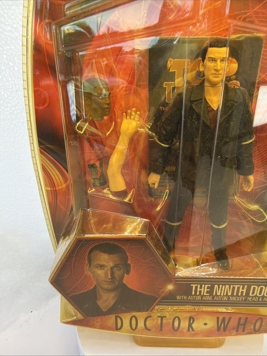 Doctor Who Ninth Dr Action Figure w Auton Arm,Mickey Head& Bomb Pack Yellowing1