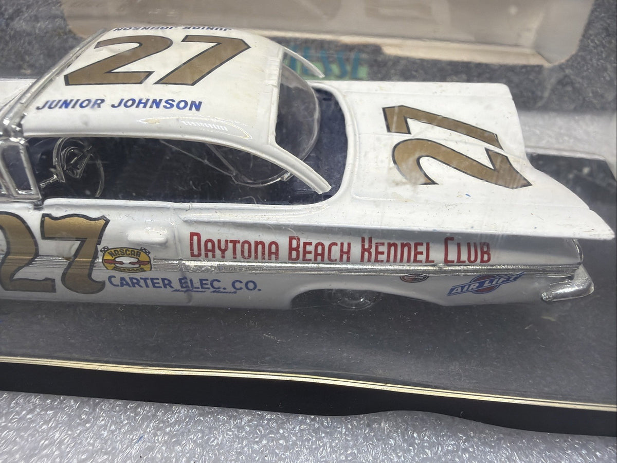 Vitesse 1959 Chevy Impala #27 Junior Johnson - Daytona Beach Club  - 1:43 Damage1