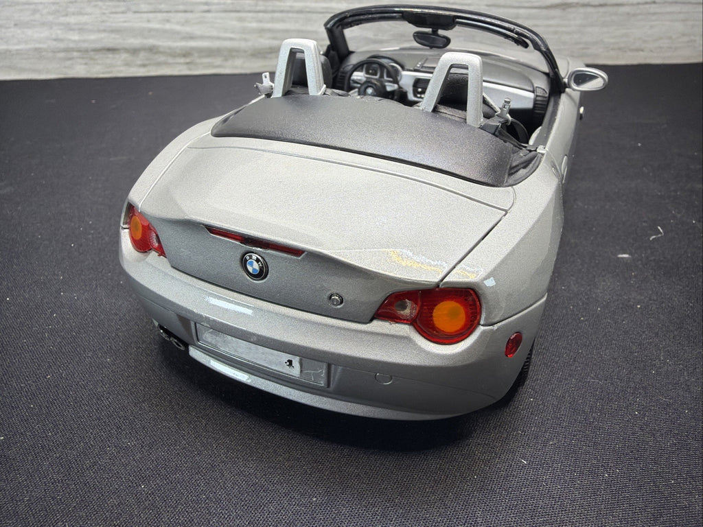 Welly BMW Z4 1:18 Silver Diecast Sport Car with Opening Doors Nice No Box3
