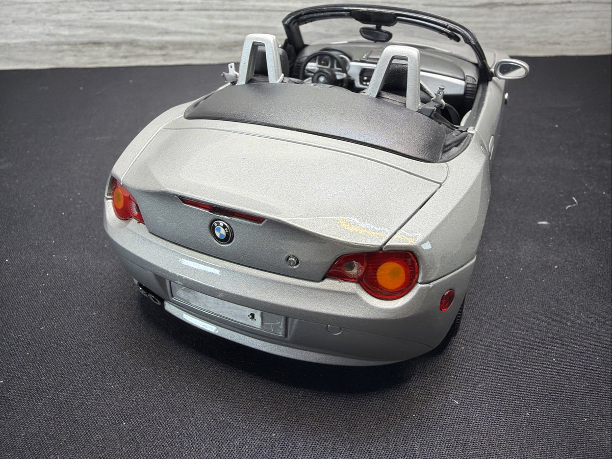 Welly BMW Z4 1:18 Silver Diecast Sport Car with Opening Doors Nice No Box3