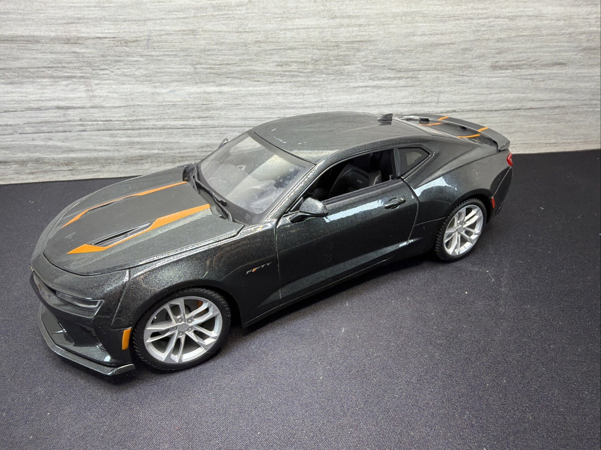 Gray 1/18 2017 Chevrolet Camaro 50th Anniversary Die-cast Maisto No Box8