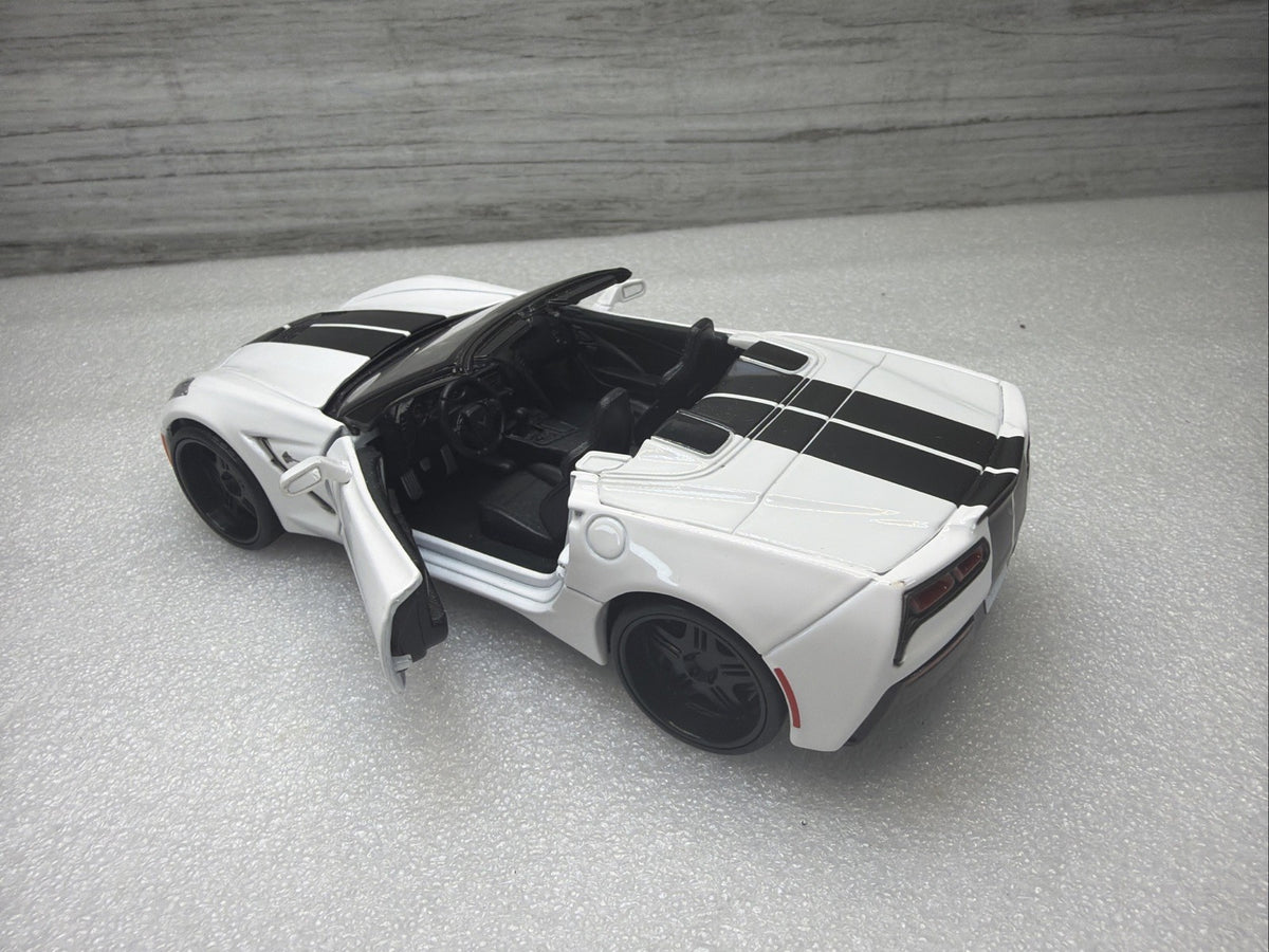 Maisto 2014 Chevrolet Corvette Stingray White  1/24 Scale Diecast Car NoBox Nice10