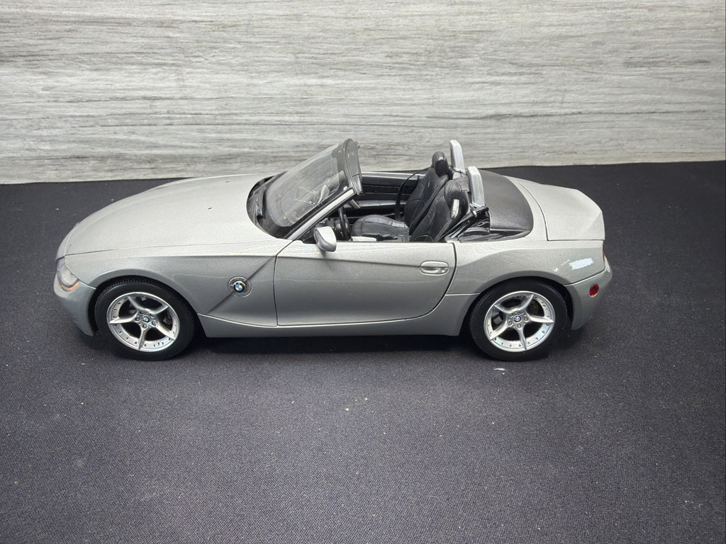 Welly BMW Z4 1:18 Silver Diecast Sport Car with Opening Doors Nice No Box7