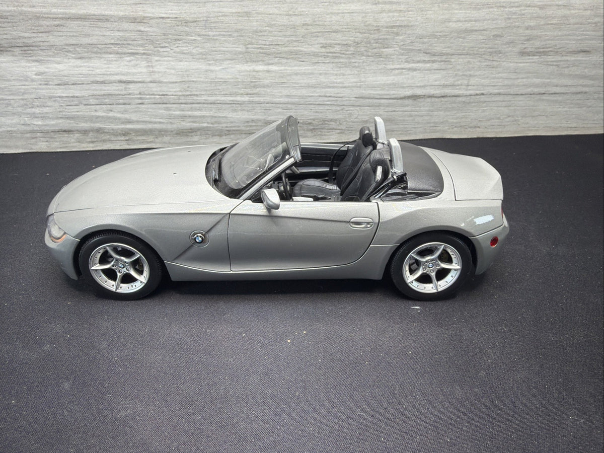 Welly BMW Z4 1:18 Silver Diecast Sport Car with Opening Doors Nice No Box7