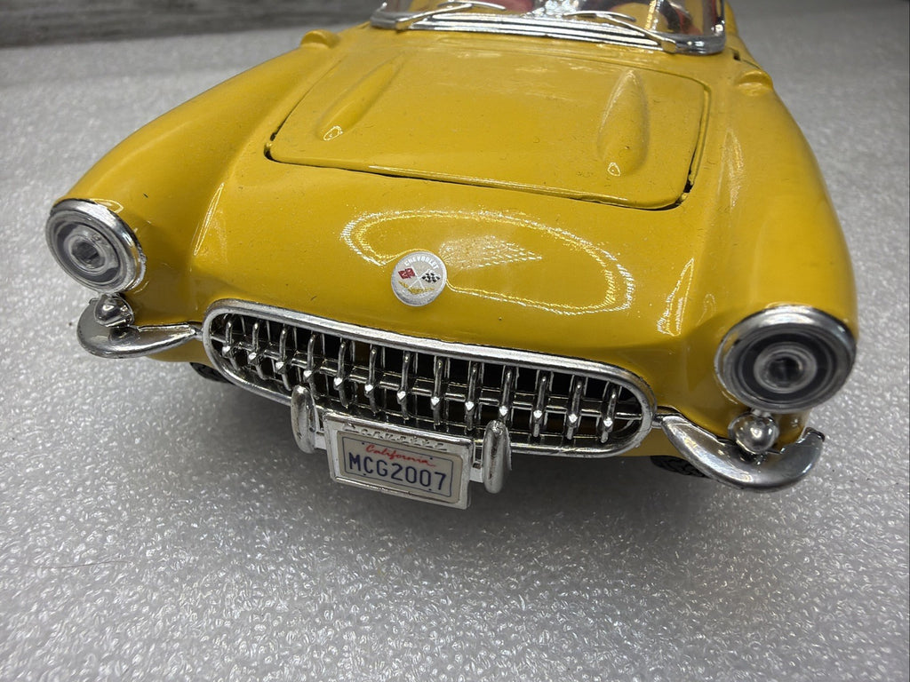 maisto 1/24 1957 chevrolet corvette convertible Nice Car No Box4