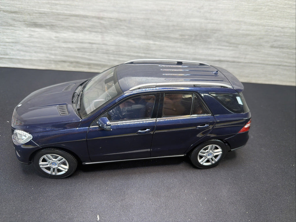 RARE FIRST LOOK ART MINICHAMPS MERCEDES-BENZ M-CLASS SCALE 1:18 DIECAST  NICE.0