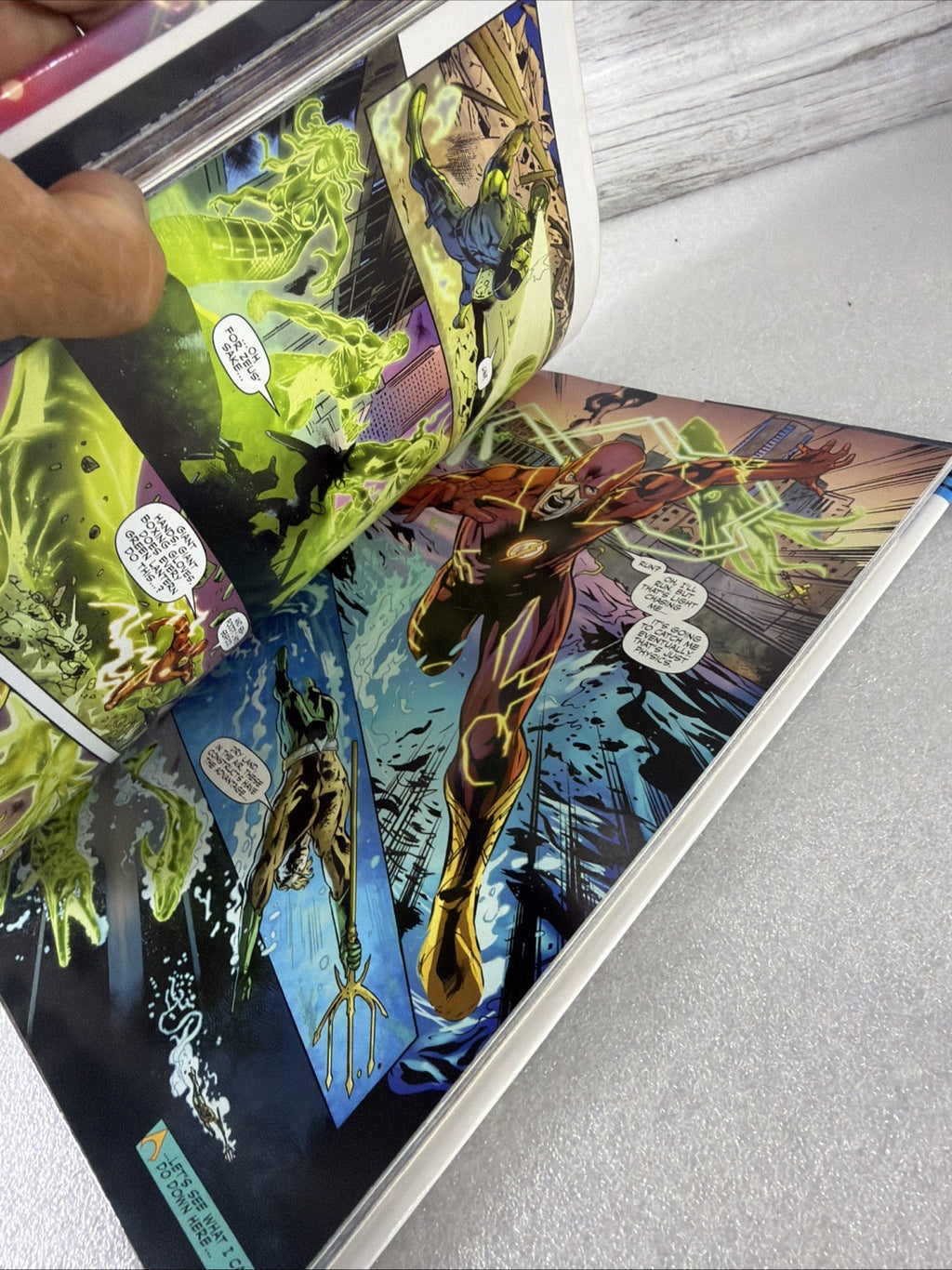 Justice League: "Rebirth Deluxe Edition Book 1" (2017, 1st printing)5