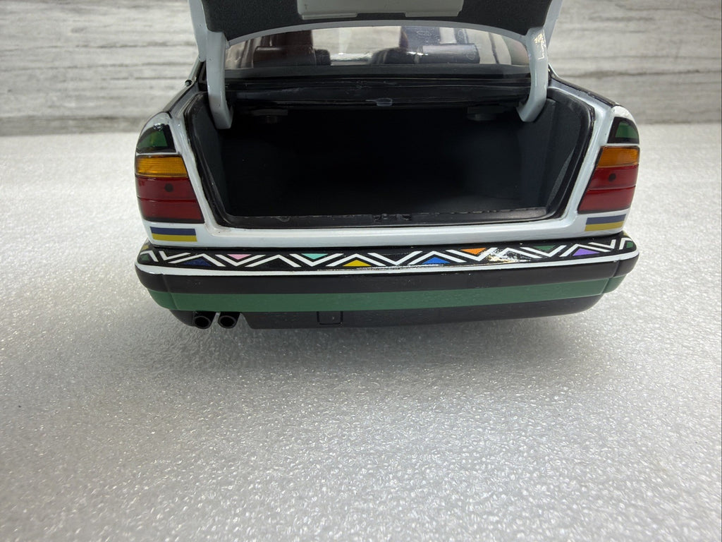 UNIQUE 1/18  BMW Art Car 525i E34 Esther Mahlangu Minichamps 88-95 No Box  Nice14
