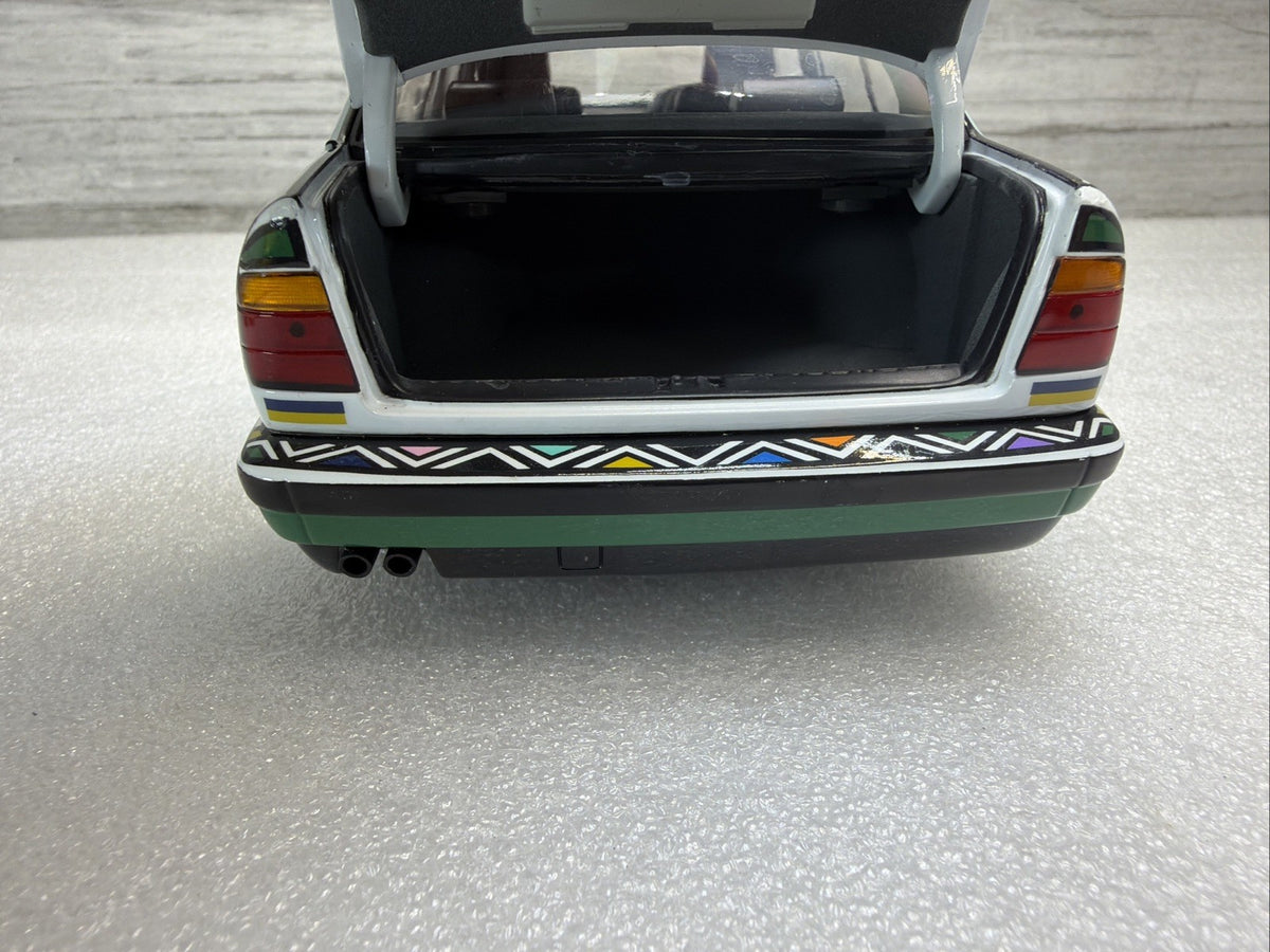 UNIQUE 1/18  BMW Art Car 525i E34 Esther Mahlangu Minichamps 88-95 No Box  Nice14