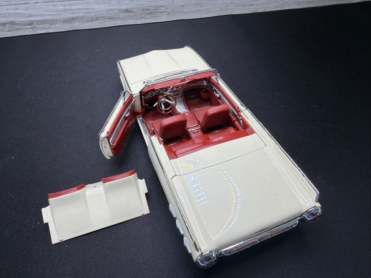 1962 Ford Thunderbird DANBURY MINT 1/24 Convertible- No Box17
