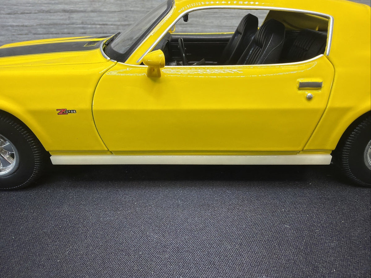 MAISTO 1:18 1971 CHEVY CAMARO Z28 YELLOW/BACK FACTORY CHROME MISSING ERROR? READ1