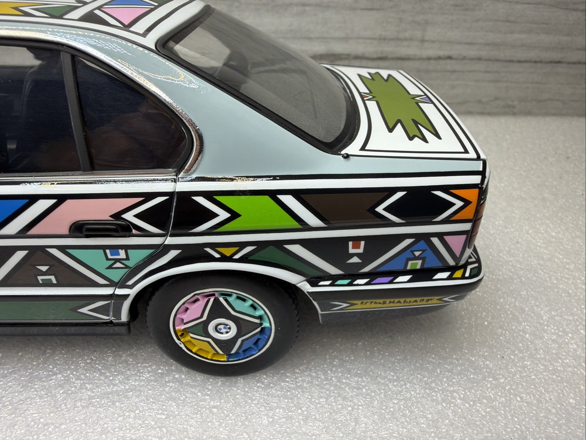 UNIQUE 1/18  BMW Art Car 525i E34 Esther Mahlangu Minichamps 88-95 No Box  Nice2