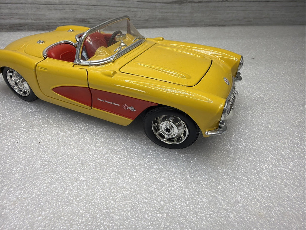 maisto 1/24 1957 chevrolet corvette convertible Nice Car No Box6