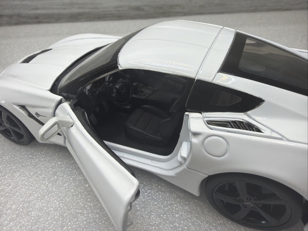 Maisto 2014 Chevrolet Corvette Stingray Grey 1/24 Scale Diecast Car No Box Nice10