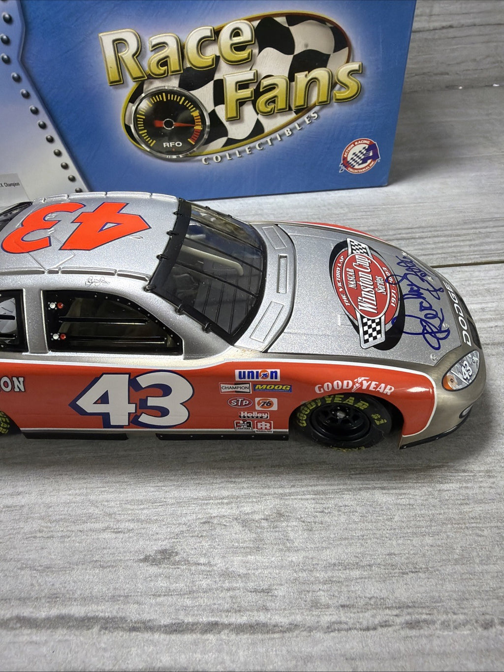 SIGNED RICHARD PETTY #43 THE VICTORY LAP 7X CUP 1:24 CHAMPION 2003  1 Of 504 COA13