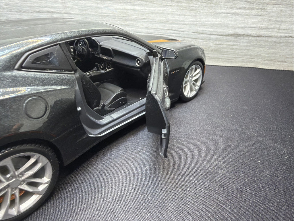Gray 1/18 2017 Chevrolet Camaro 50th Anniversary Die-cast Maisto No Box3