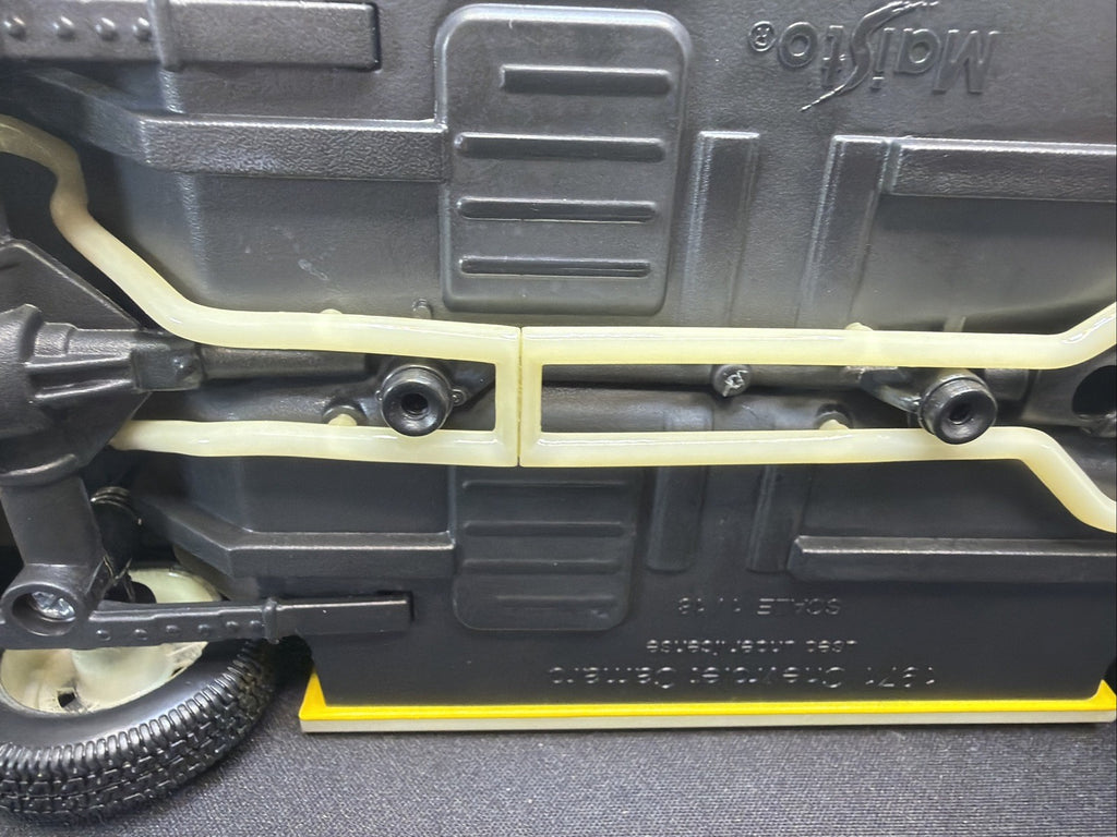 MAISTO 1:18 1971 CHEVY CAMARO Z28 YELLOW/BACK FACTORY CHROME MISSING ERROR? READ12