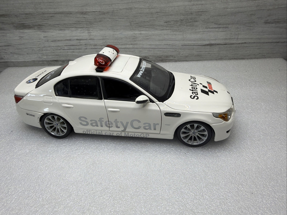 Maisto BMW M5 2007 E60 Safety Car 1/18 Scale Model Moto Gp Paint Chips See Pics7