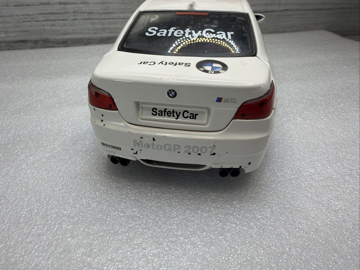 Maisto BMW M5 2007 E60 Safety Car 1/18 Scale Model Moto Gp Paint Chips See Pics11