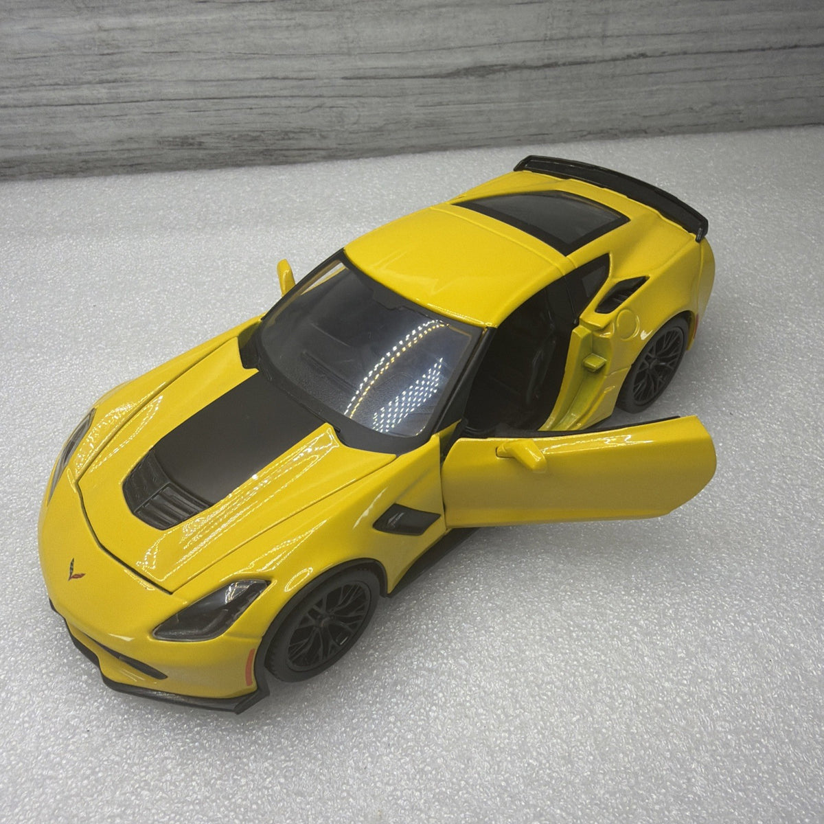 Maisto 2015 Chevrolet Corvette Stingray Yellow 1/24 Scale Diecast Car NoBox Nice6