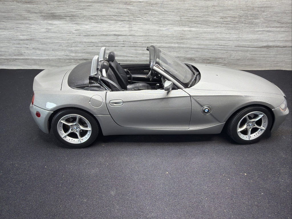 Welly BMW Z4 1:18 Silver Diecast Sport Car with Opening Doors Nice No Box1