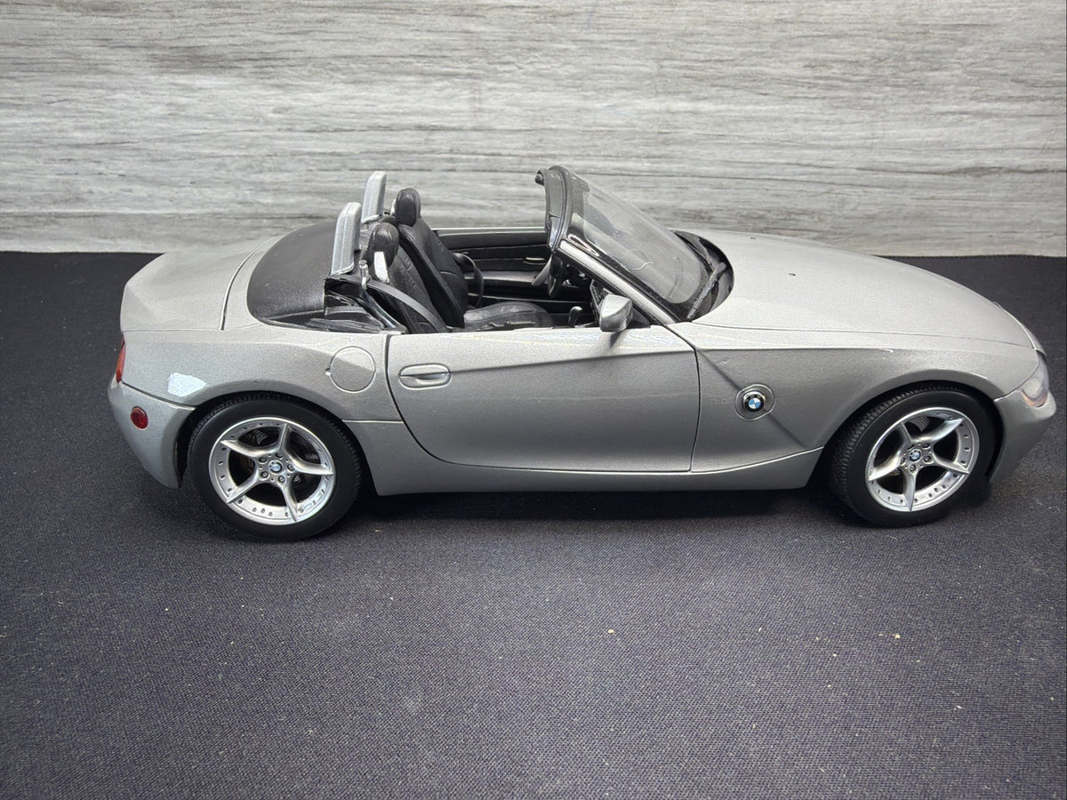 Welly BMW Z4 1:18 Silver Diecast Sport Car with Opening Doors Nice No Box1