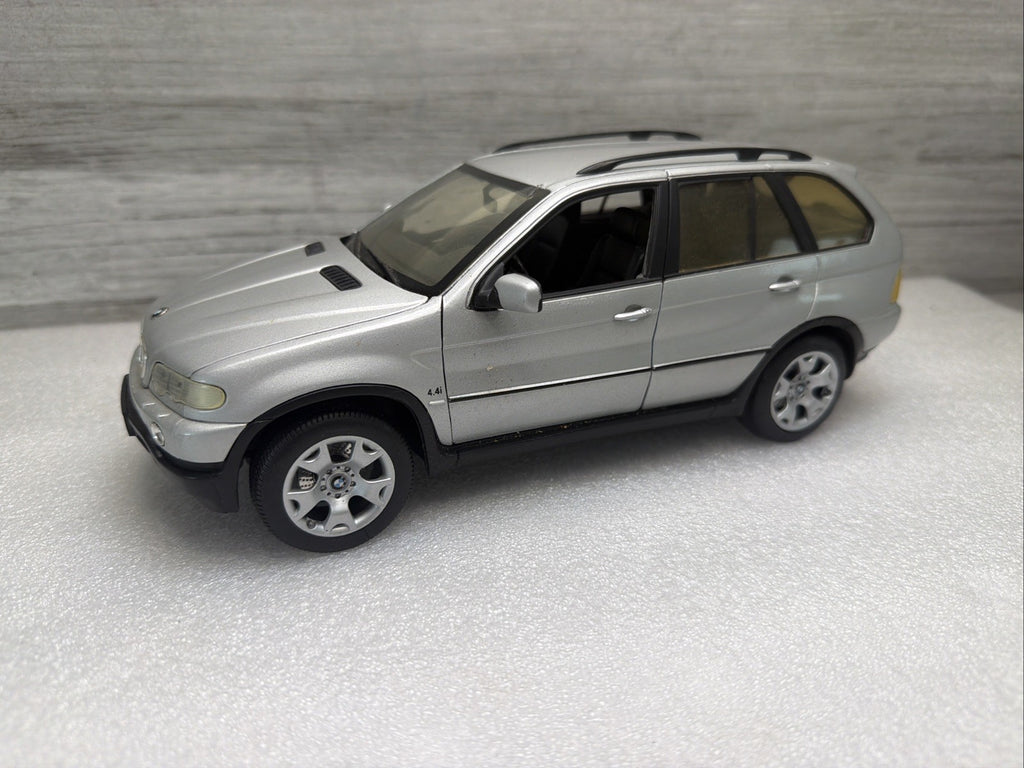 Welly 1:18 Silver BMW X5  no.9842 *RARE* Diecast Model Car0