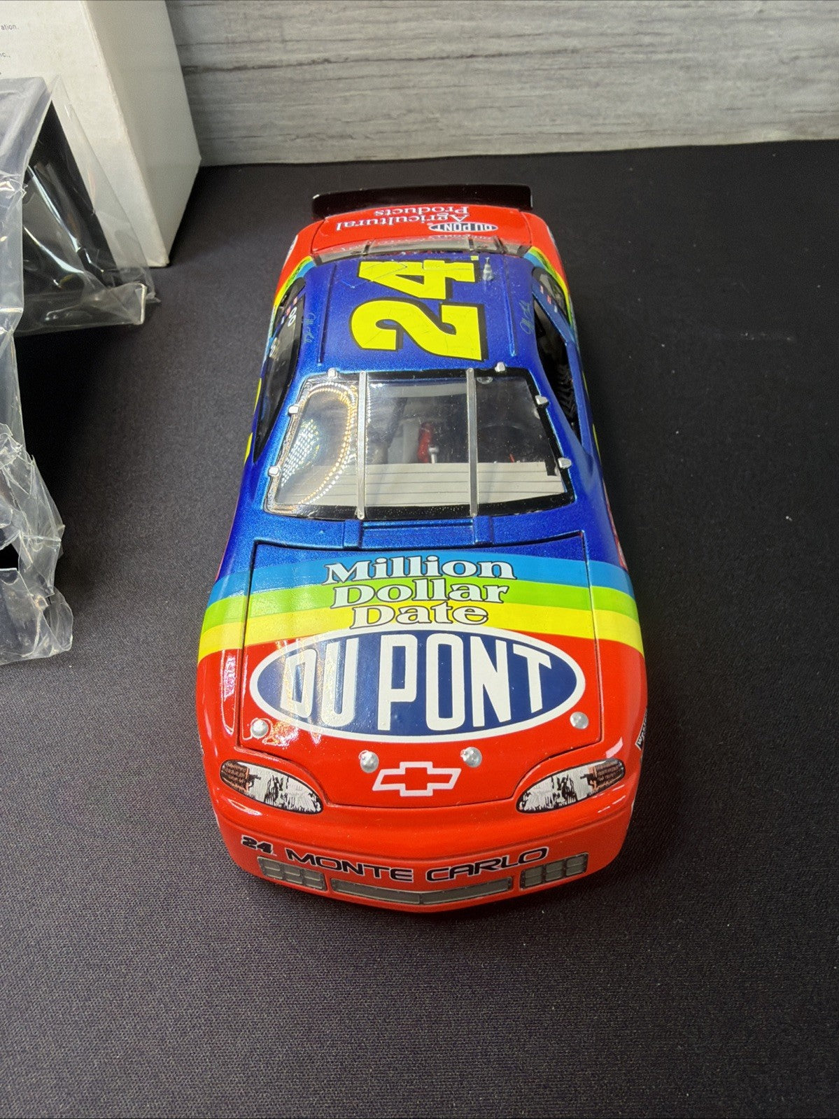 JEFF GORDON #24 DUPONT MILLION DOLLAR DATE 1997 MONTE CARLO  ELITE 1:24 W/BASE5