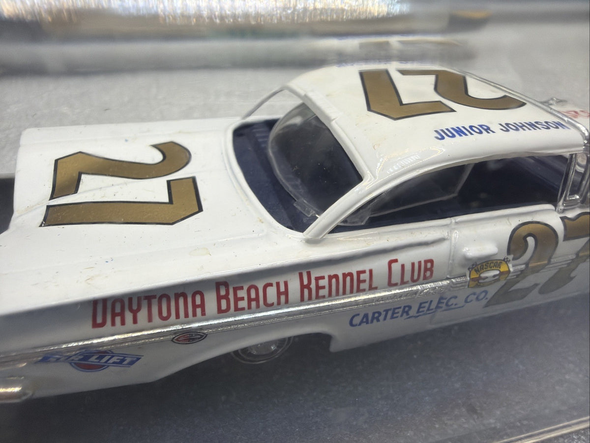 Vitesse 1959 Chevy Impala #27 Junior Johnson - Daytona Beach Club  - 1:43 Damage6
