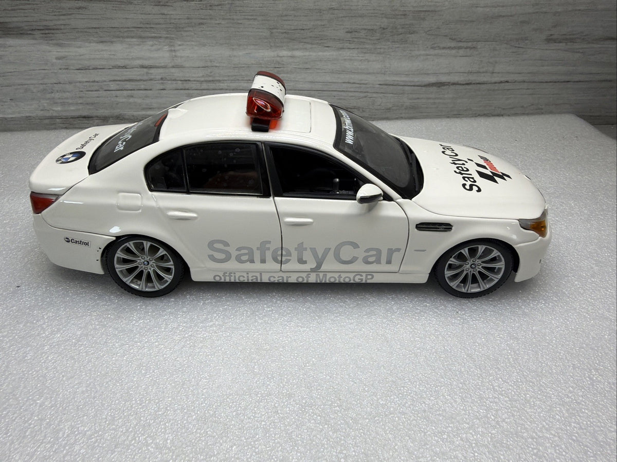 Maisto BMW M5 2007 E60 Safety Car 1/18 Scale Model Moto Gp Paint Chips See Pics8