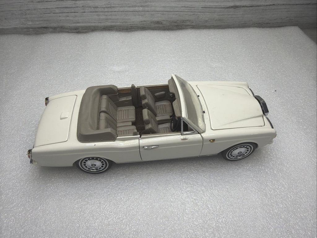 Franklin Mint- 1992 Rolls-Royce Corniche IV Convertible 1/24 Has Damage See Pics16