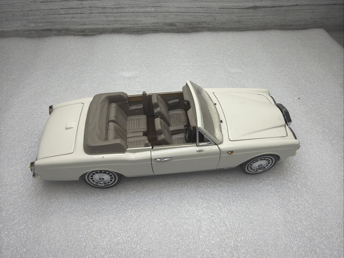 Franklin Mint- 1992 Rolls-Royce Corniche IV Convertible 1/24 Has Damage See Pics16