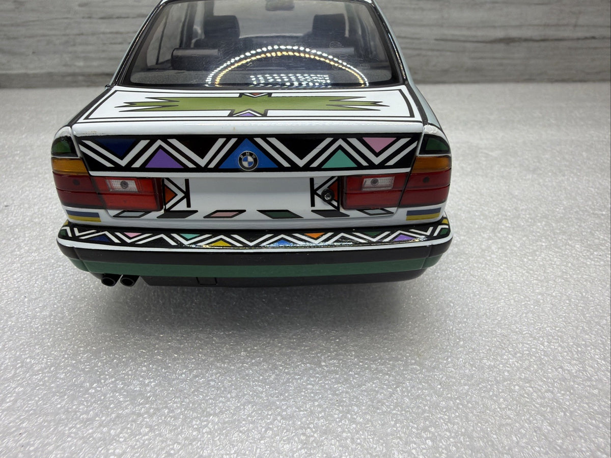 UNIQUE 1/18  BMW Art Car 525i E34 Esther Mahlangu Minichamps 88-95 No Box  Nice12