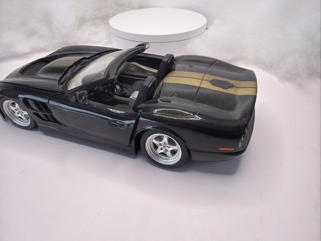 BURAGO 1999 SHELBY SERIES 1  1/18 SCALE DIE CAST BLACK And Gold Light Danage2