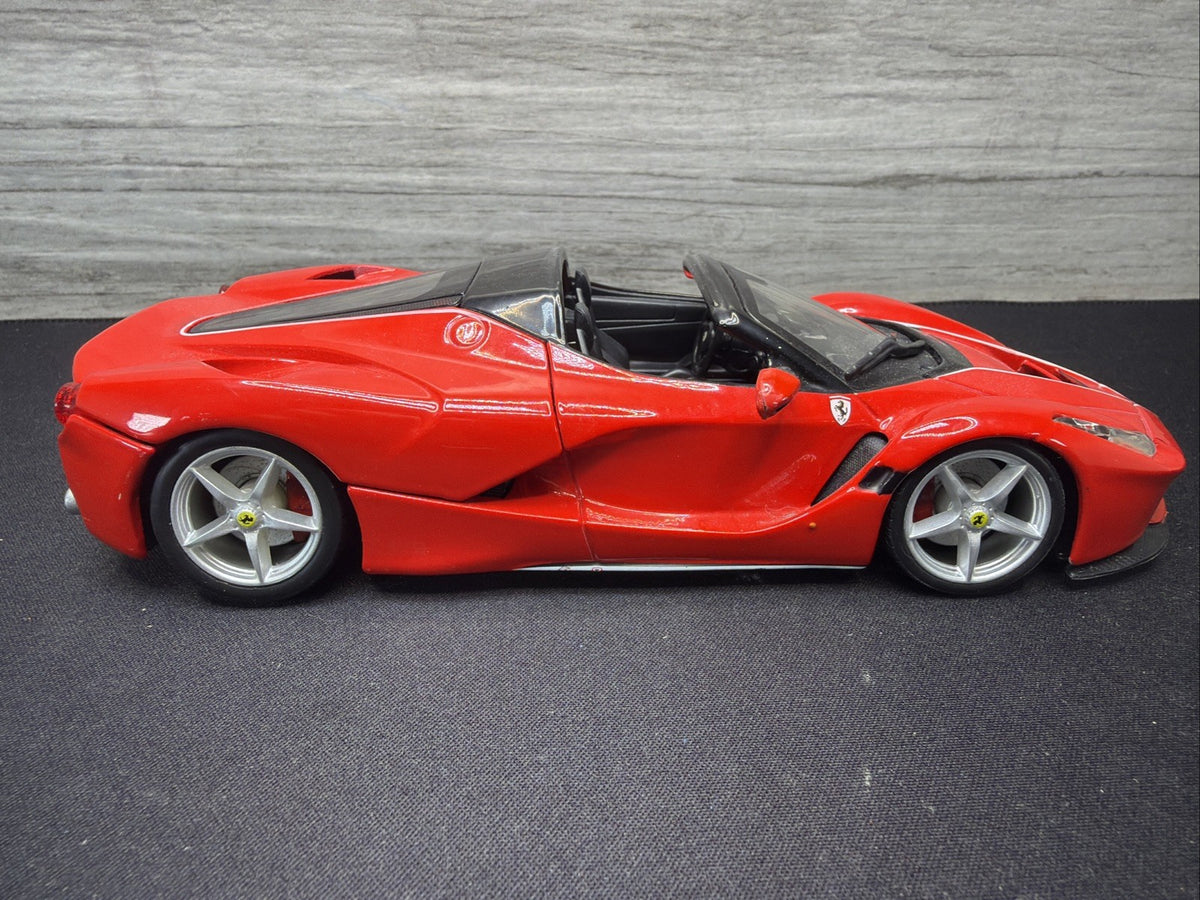 Ferrari LaFerrari F70 Aperta Red Diecast 1:24 Scale Model Car - Bburago 26022RD0
