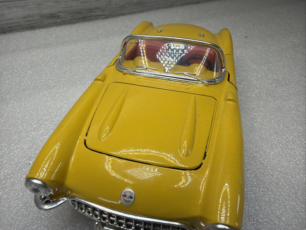 maisto 1/24 1957 chevrolet corvette convertible Nice Car No Box5