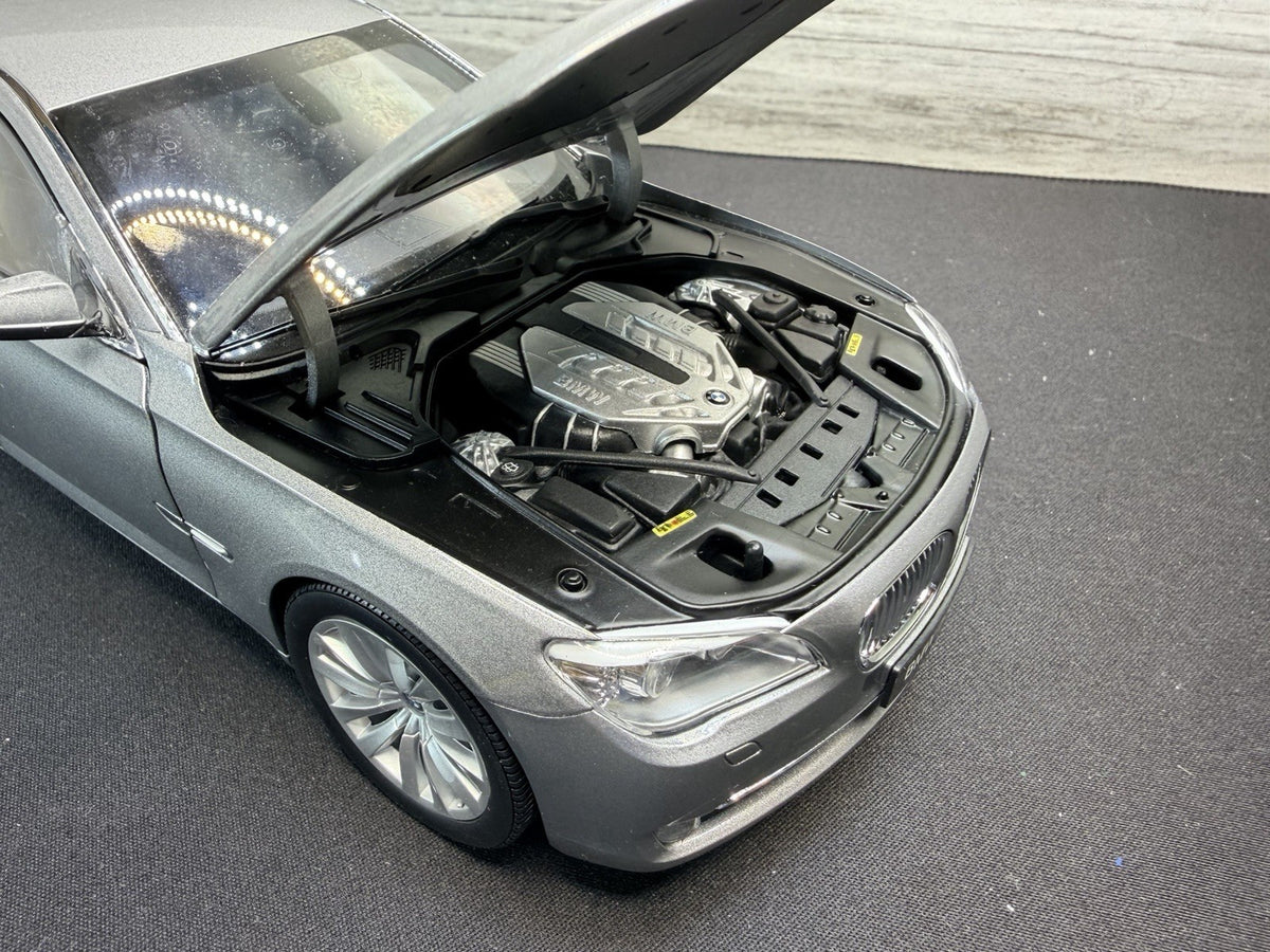 RARE BLACK Kyosho 1:18 BMW 750Li DEALER  SOME MINOR REPAIR NICE NO BOX14
