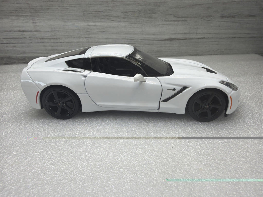 Maisto 2014 Chevrolet Corvette Stingray Grey 1/24 Scale Diecast Car No Box Nice0