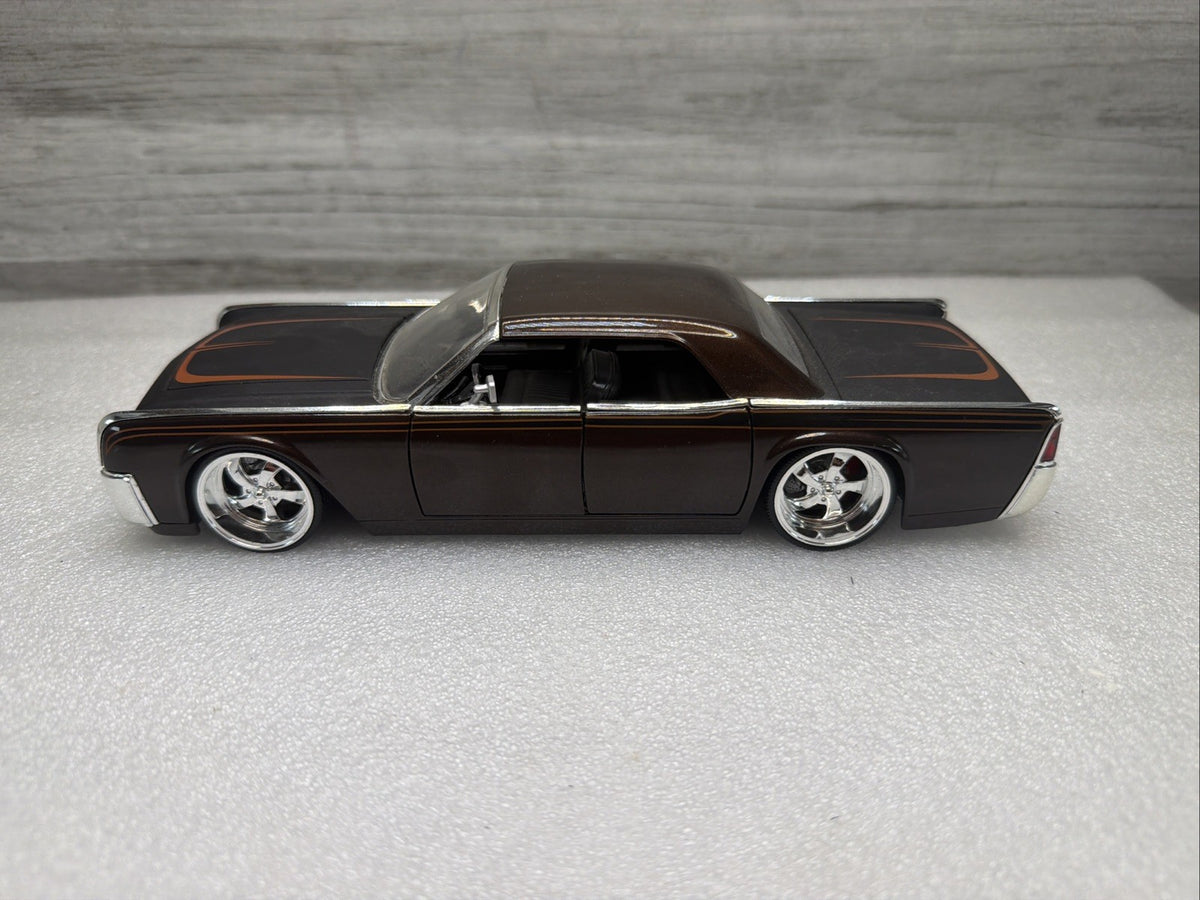 JADA 1/24 LOPRO METALLIC BROWN 1963 LINCOLN CONTINENTAL NICE  No Box0