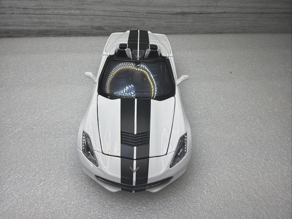 Maisto 2014 Chevrolet Corvette Stingray White  1/24 Scale Diecast Car NoBox Nice7