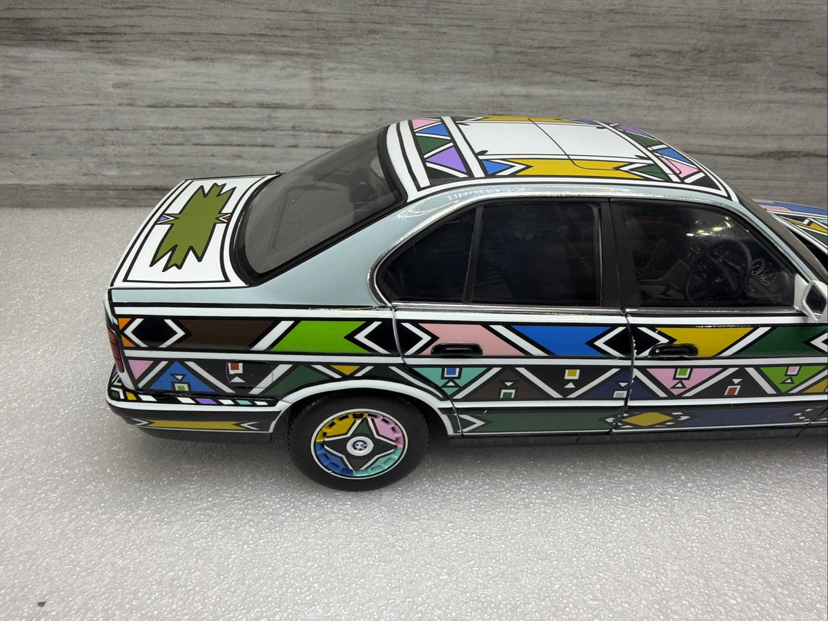 UNIQUE 1/18  BMW Art Car 525i E34 Esther Mahlangu Minichamps 88-95 No Box  Nice11
