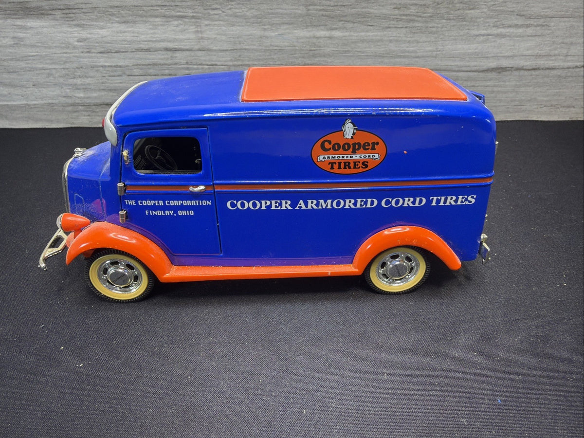 1938 STUDEBAKER PANEL VAN LIBERTY CLASSICS DIECAST COOPER TIRES4