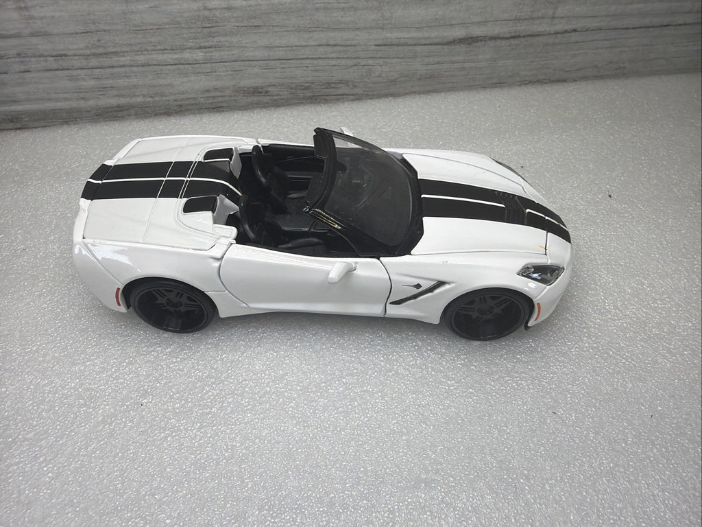 Maisto 2014 Chevrolet Corvette Stingray White  1/24 Scale Diecast Car NoBox Nice2