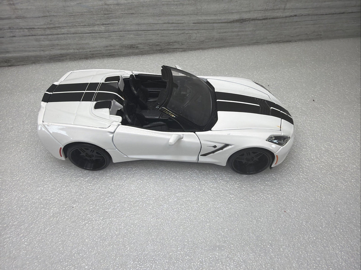 Maisto 2014 Chevrolet Corvette Stingray White  1/24 Scale Diecast Car NoBox Nice2
