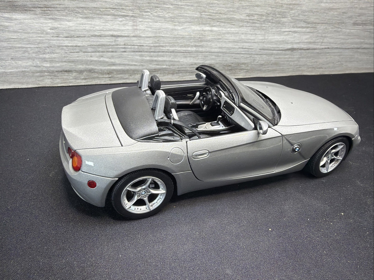 Welly BMW Z4 1:18 Silver Diecast Sport Car with Opening Doors Nice No Box2
