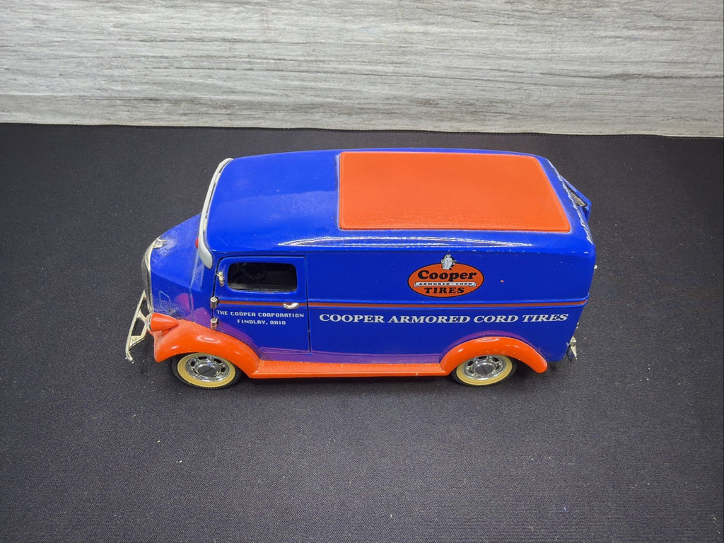 1938 STUDEBAKER PANEL VAN LIBERTY CLASSICS DIECAST COOPER TIRES5