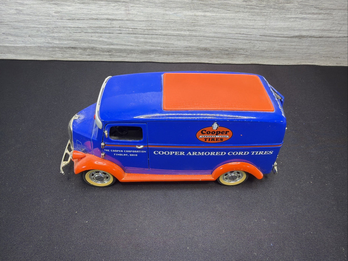 1938 STUDEBAKER PANEL VAN LIBERTY CLASSICS DIECAST COOPER TIRES5