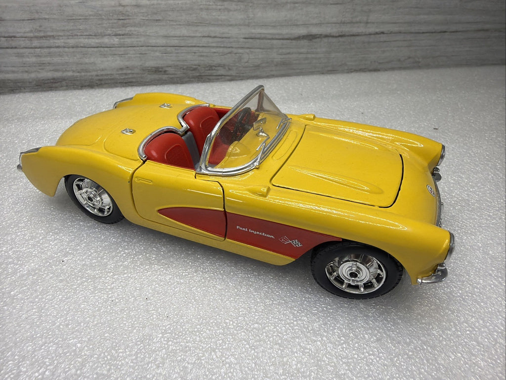maisto 1/24 1957 chevrolet corvette convertible Nice Car No Box7