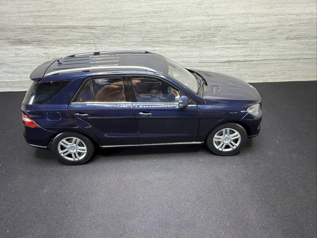 RARE FIRST LOOK ART MINICHAMPS MERCEDES-BENZ M-CLASS SCALE 1:18 DIECAST  NICE.8