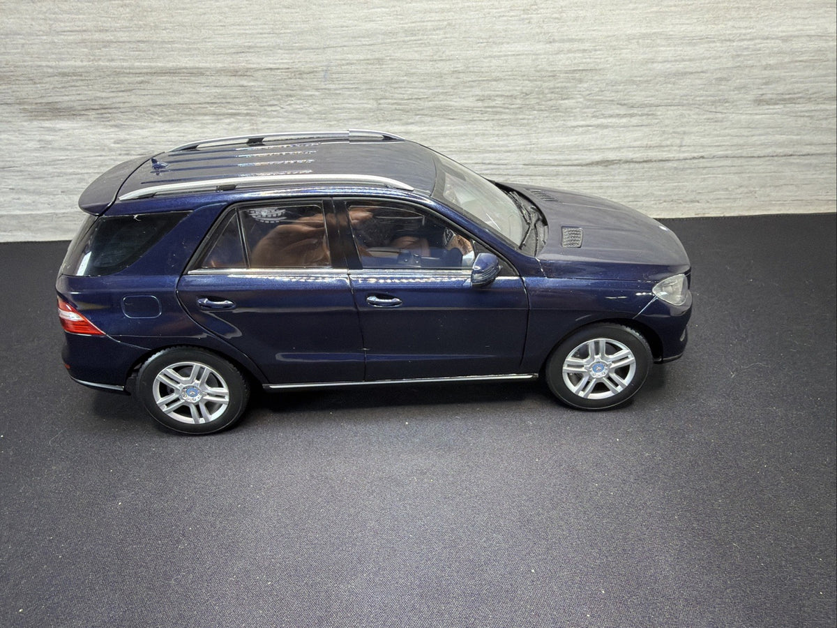 RARE FIRST LOOK ART MINICHAMPS MERCEDES-BENZ M-CLASS SCALE 1:18 DIECAST  NICE.8